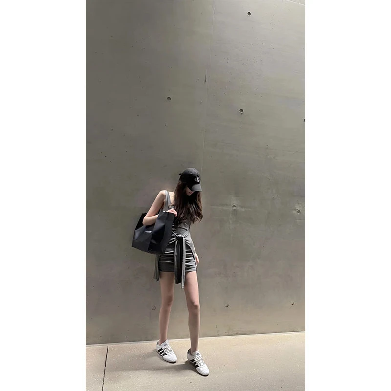 吊带辣妹连衣裙2025夏季纯色设计感紧身显瘦性感辣妹包臀时尚短裙