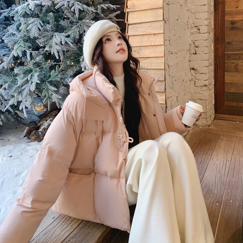 粉色短款羽绒服女冬季新款减龄超好看连帽面包服小个子白鸭绒外套