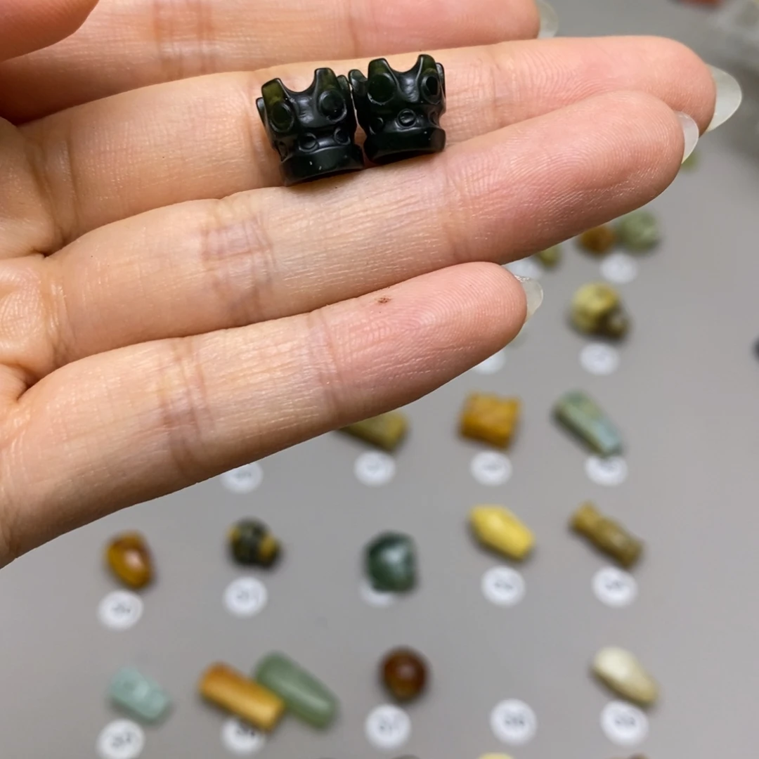 青***棉蛇纹石玉未镶嵌配饰