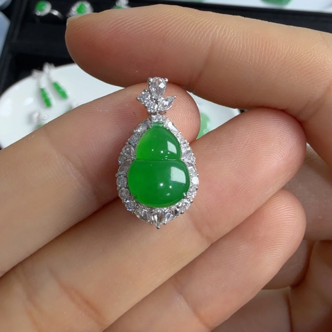 翡翠18K金镶嵌吊坠(不含链)葫芦