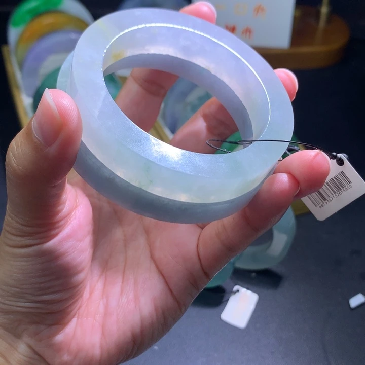 定制翡翠未镶嵌翡翠手镯