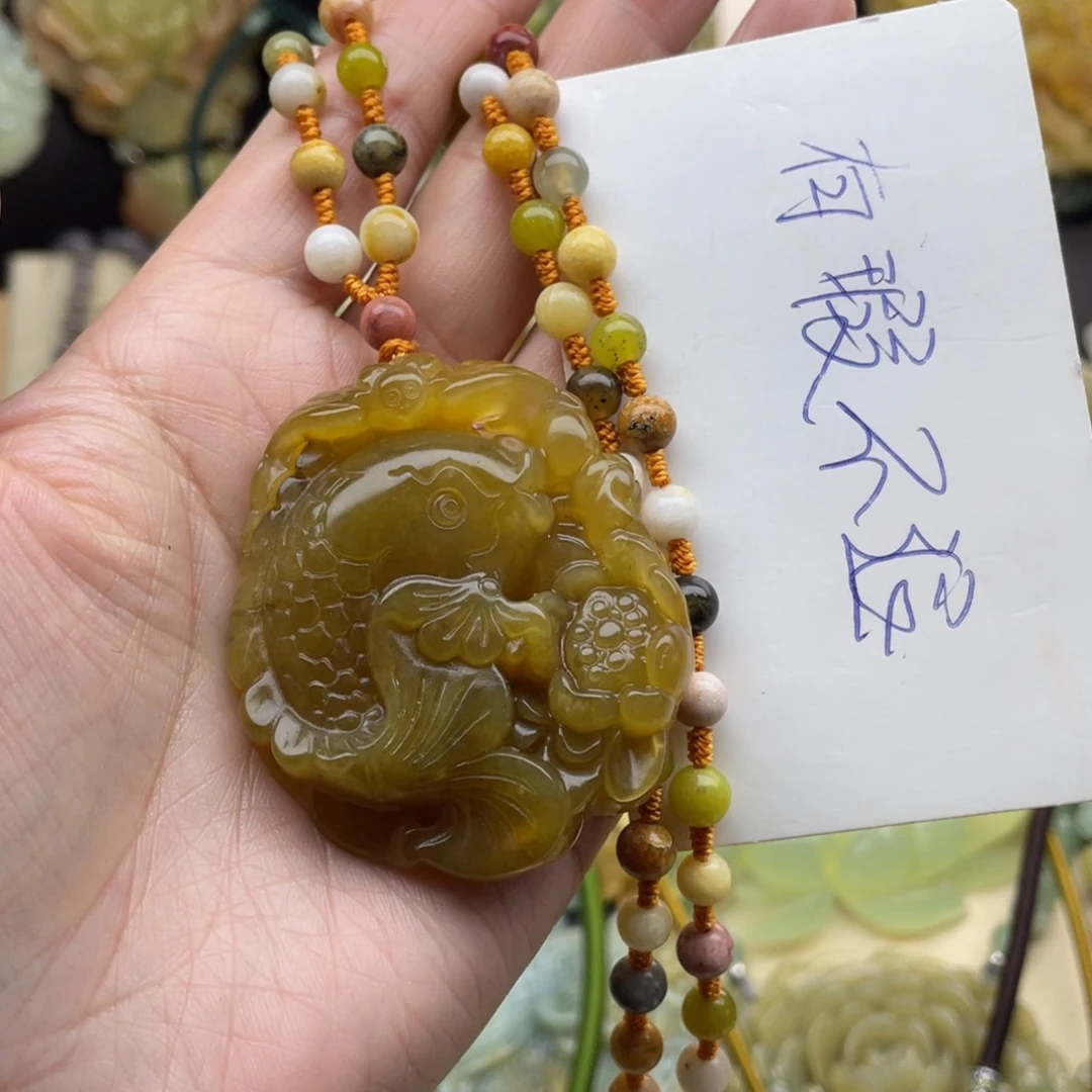 蛇纹石玉颈饰未镶嵌