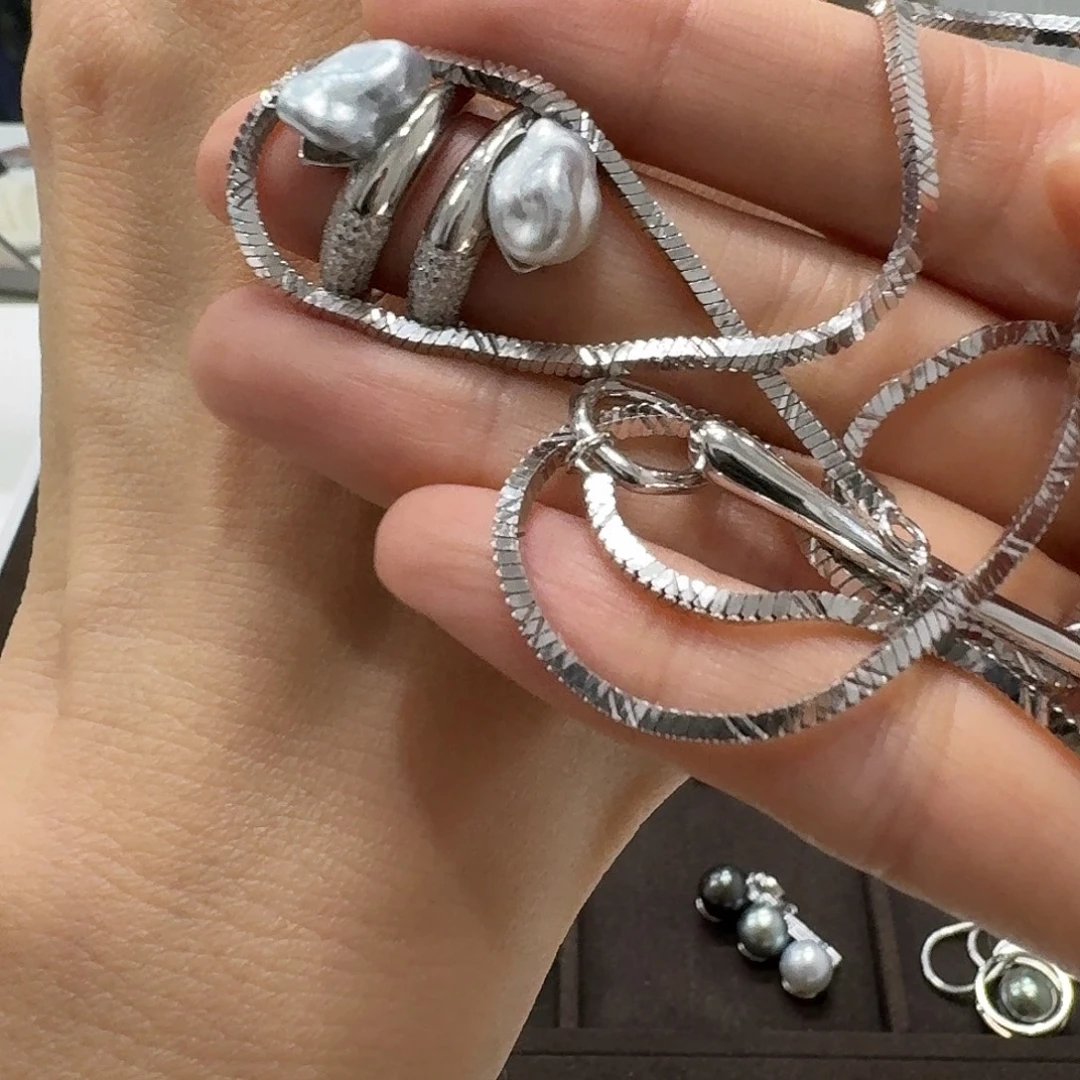 S***I海水珍珠银S925镶嵌耳饰