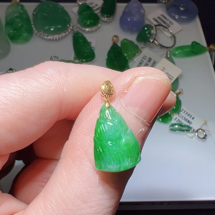 颈饰18K金镶嵌翡翠