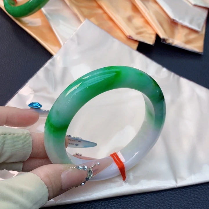 林***儿翡翠未镶嵌手镯翡翠手镯