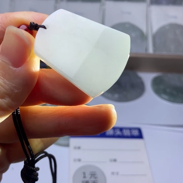 翡翠把件未镶嵌翡翠