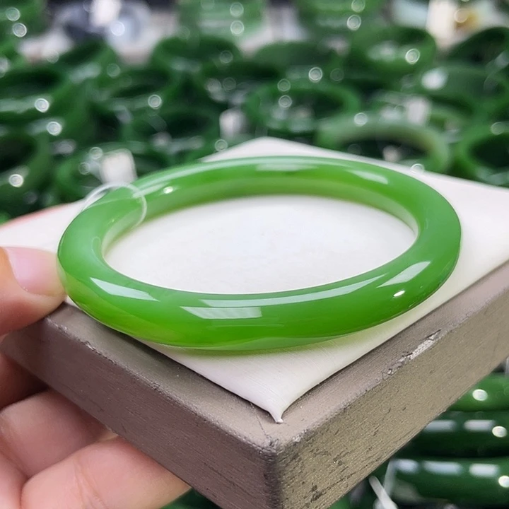 未镶嵌手镯和田玉（碧玉）