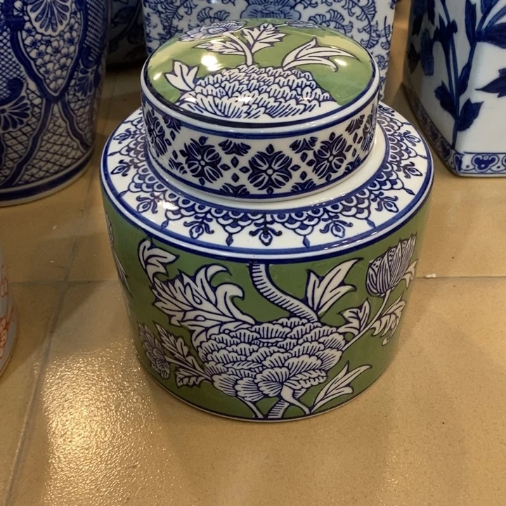 【闪购商品】摆件~****~陶瓷储蓄罐摆件。。。