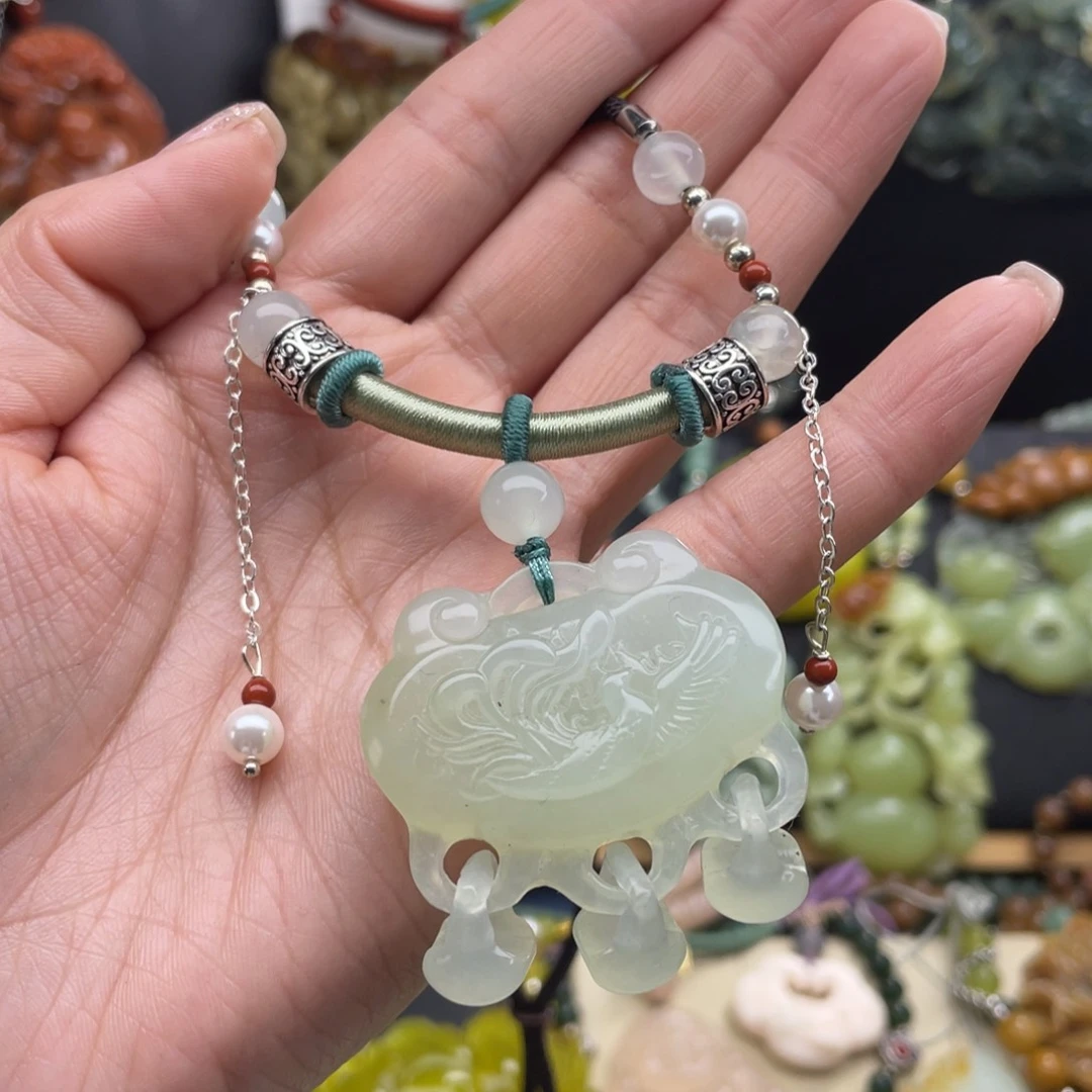 蛇纹石玉未镶嵌颈饰