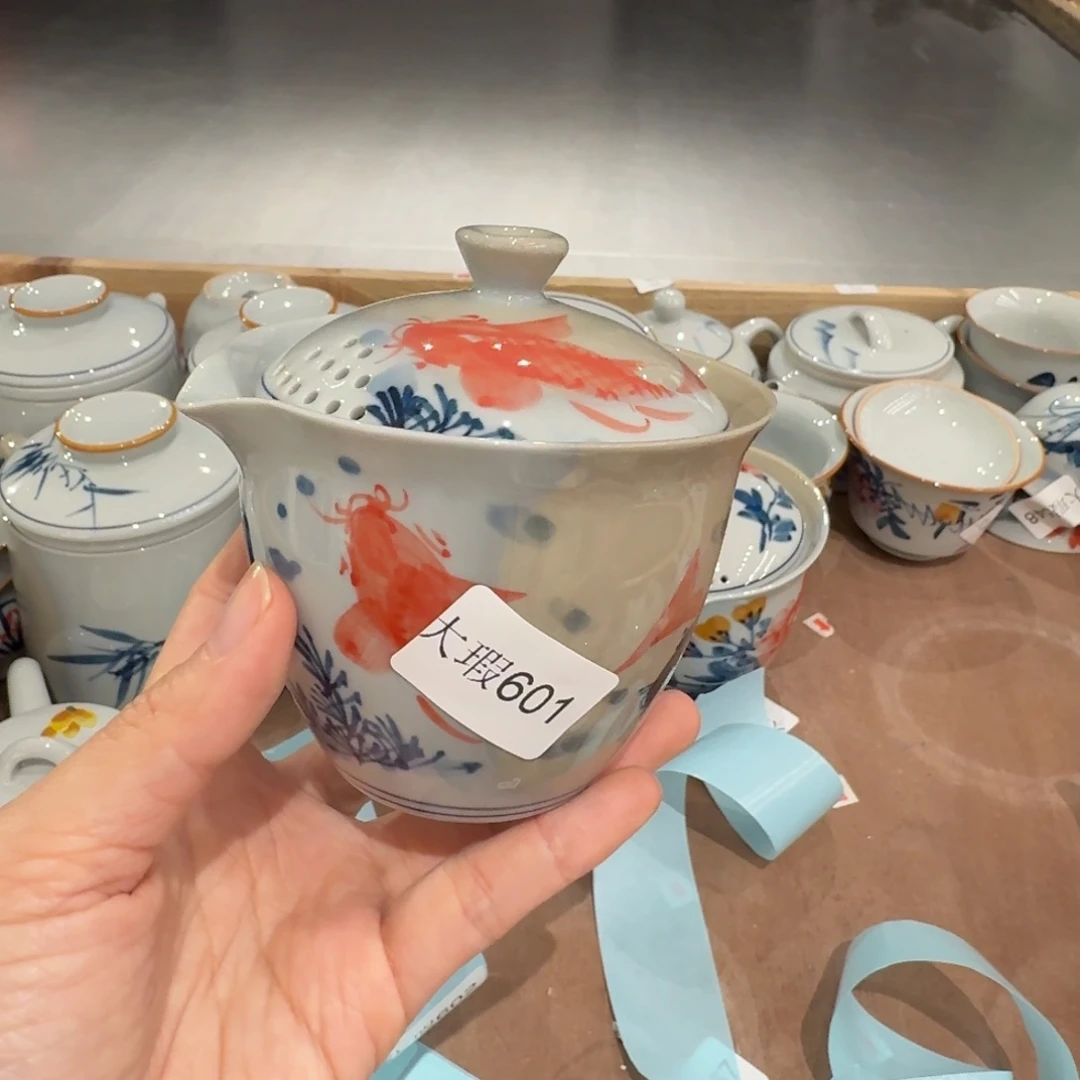 釉下手绘茶具微瑕