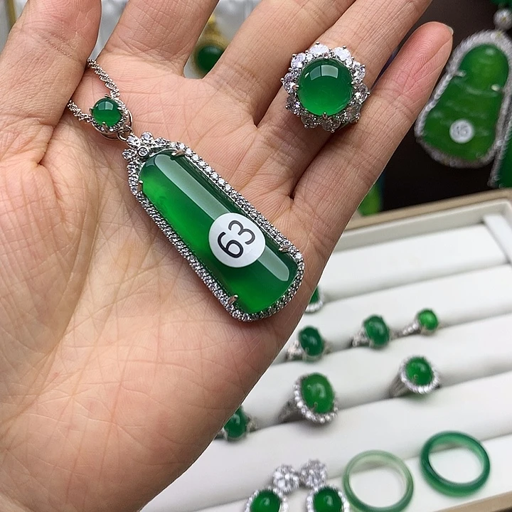 玛瑙/玉髓未镶嵌吊坠