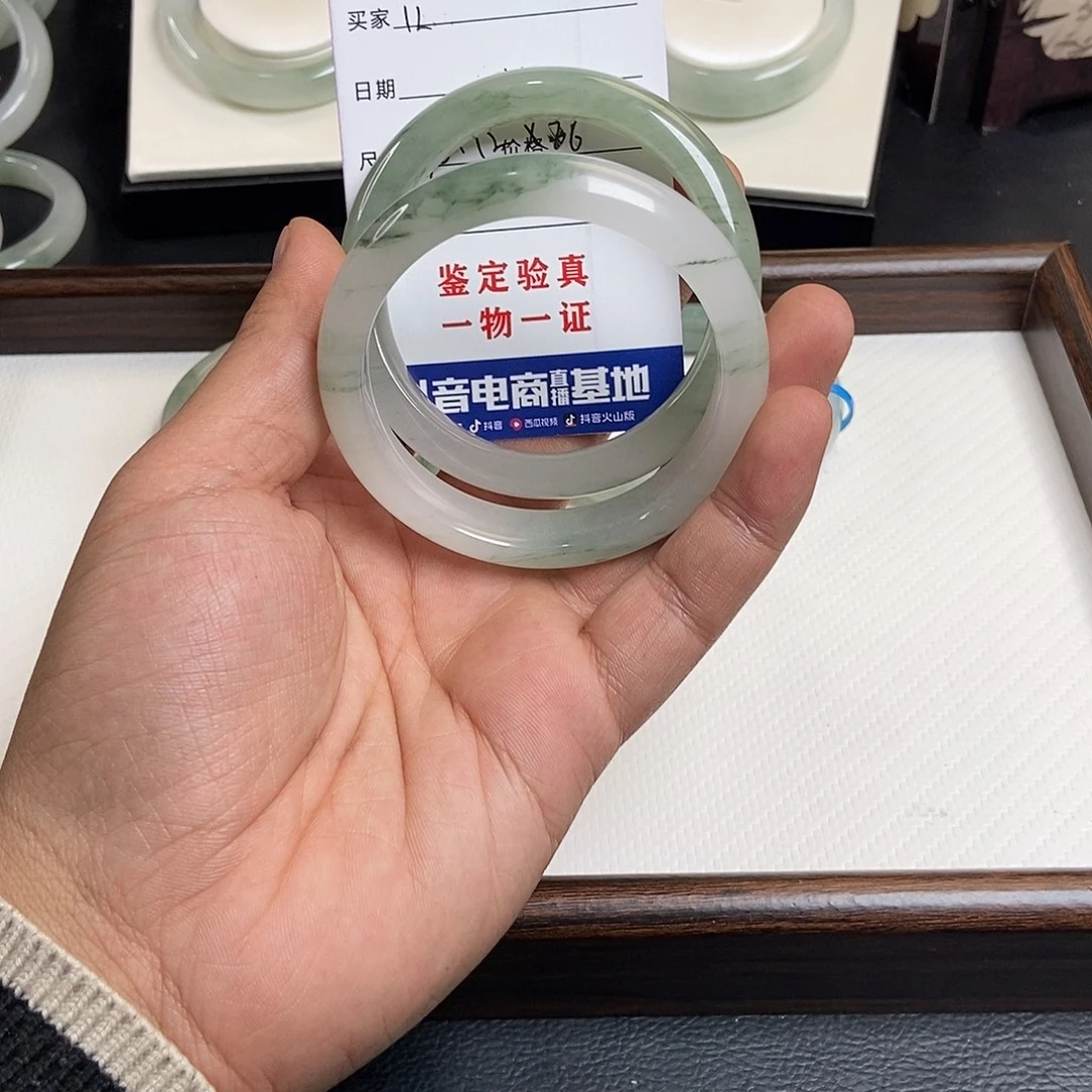 快***狗石英质玉未镶嵌手镯12