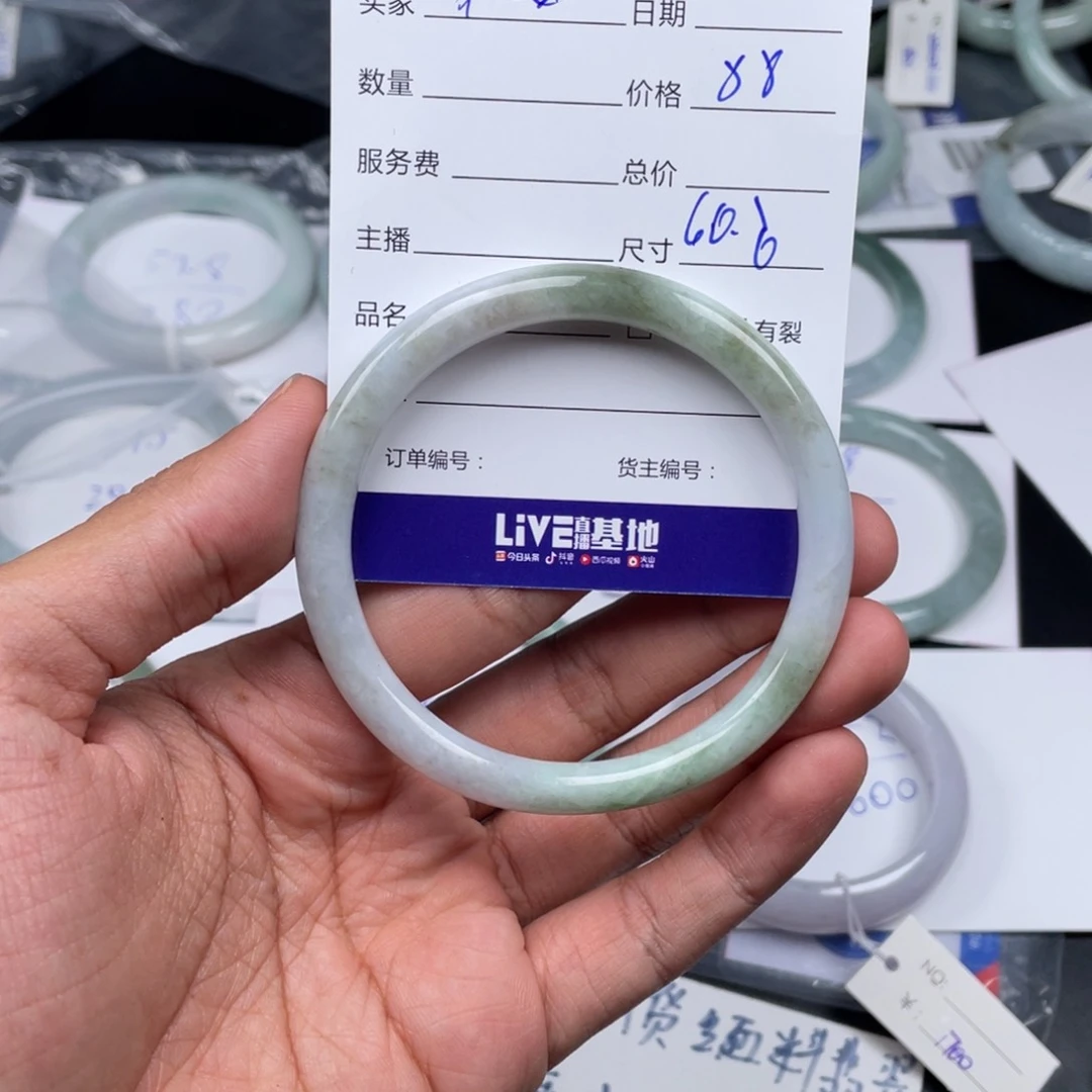 定制翡翠未镶嵌。*張