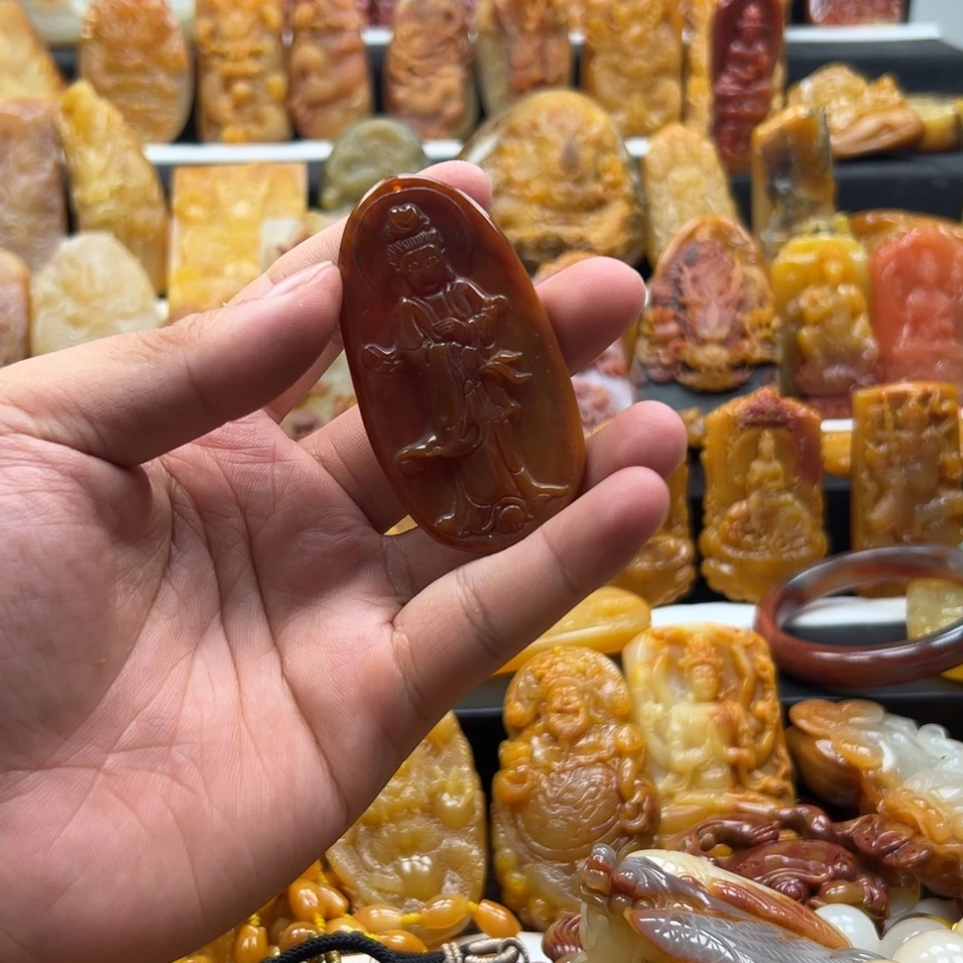 未镶嵌石英质玉（黄龙玉）黄龙玉