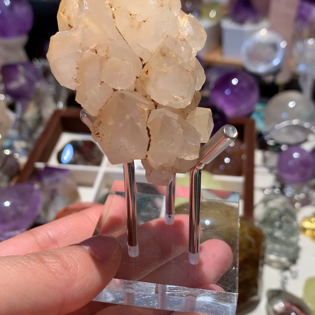 水晶手握未镶嵌黄泥骸骨水晶