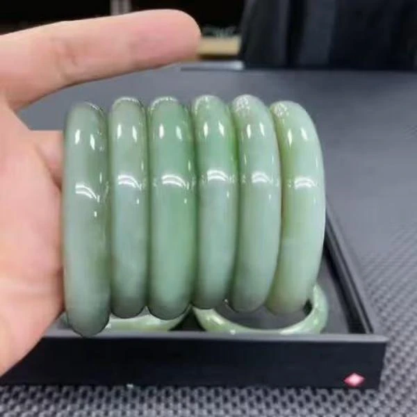 【老郑家】和田玉手镯一支(多样性发1件)