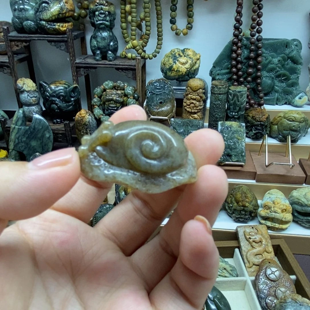 未镶嵌岫岩老玉（透闪石质玉）把件