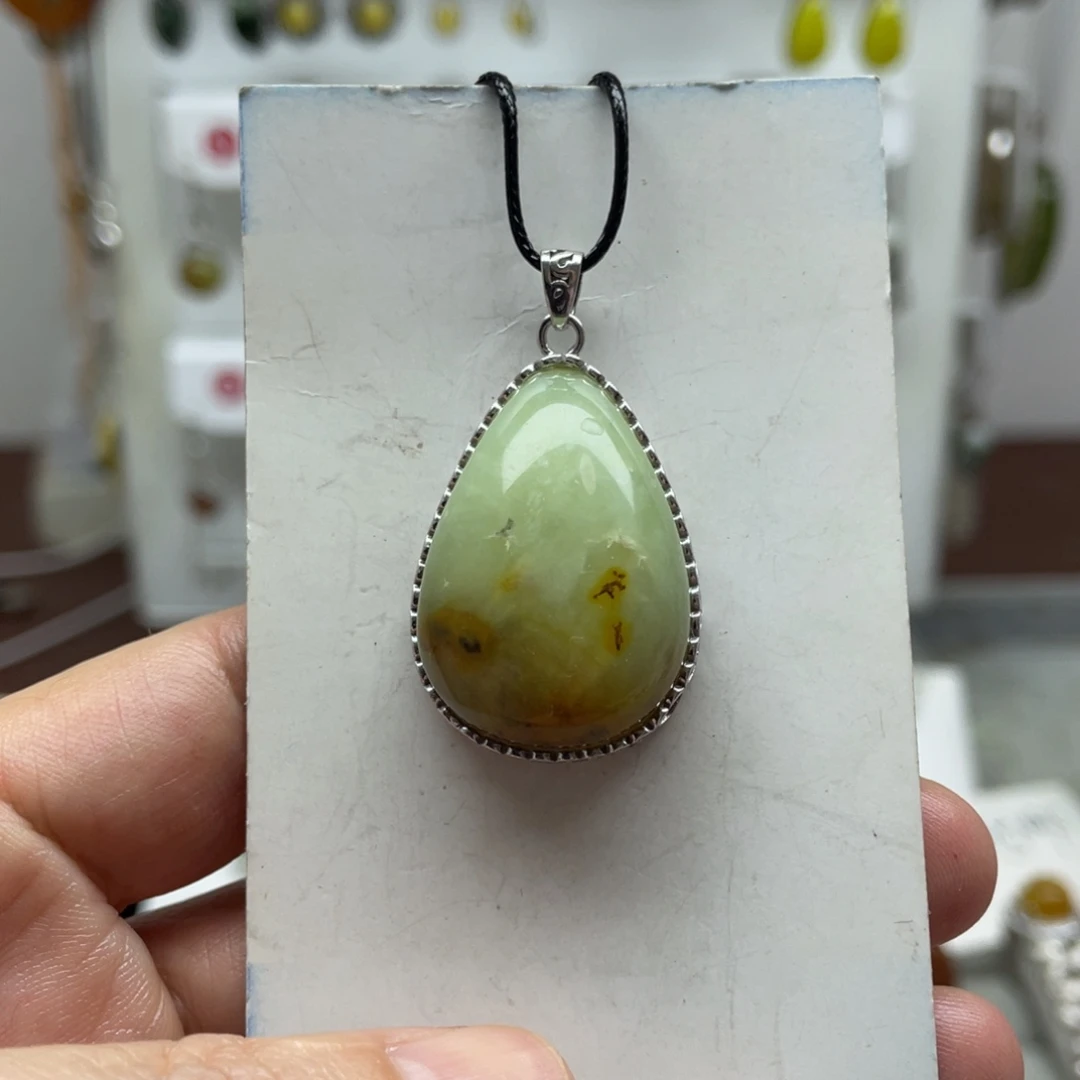蛇纹石玉未镶嵌吊坠