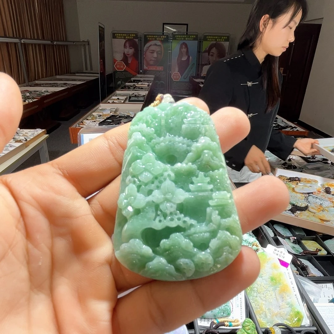 翡翠未镶嵌颈饰一