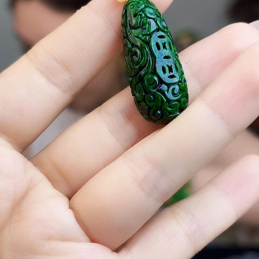 翡翠18K金镶嵌颈饰多样性