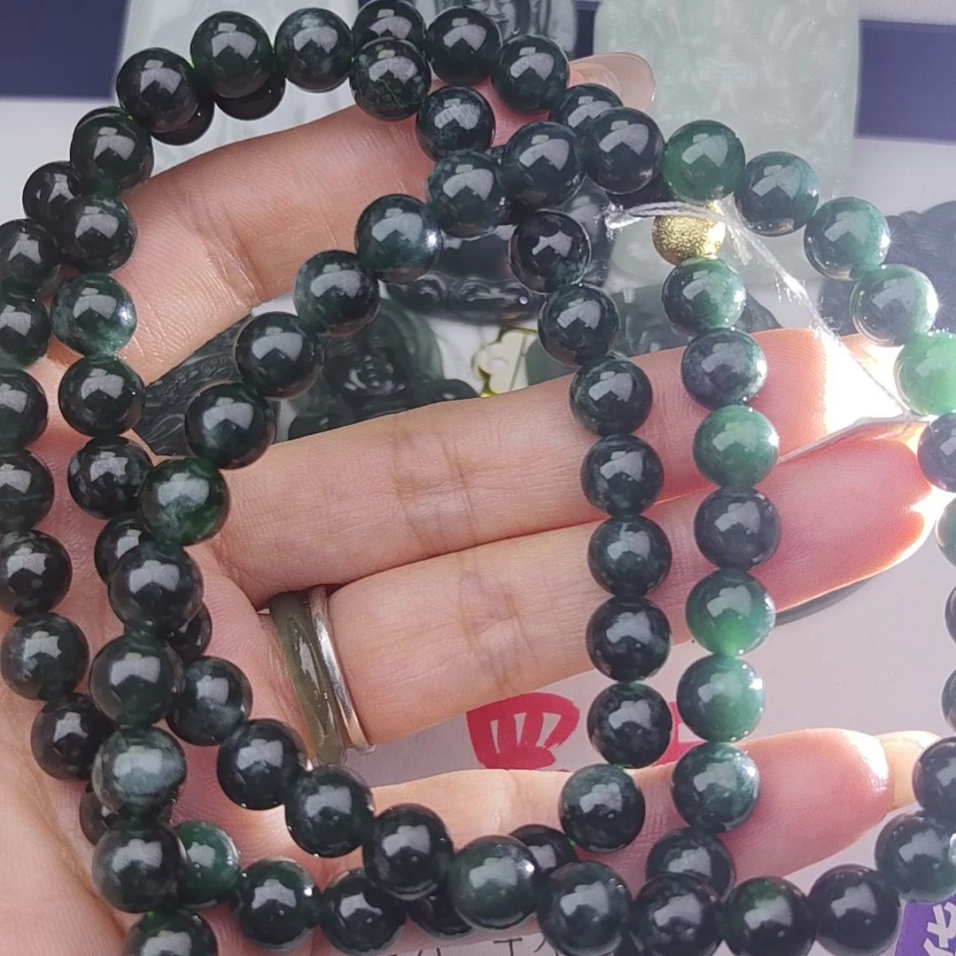 翡翠颈饰未镶嵌天然的A货翡翠