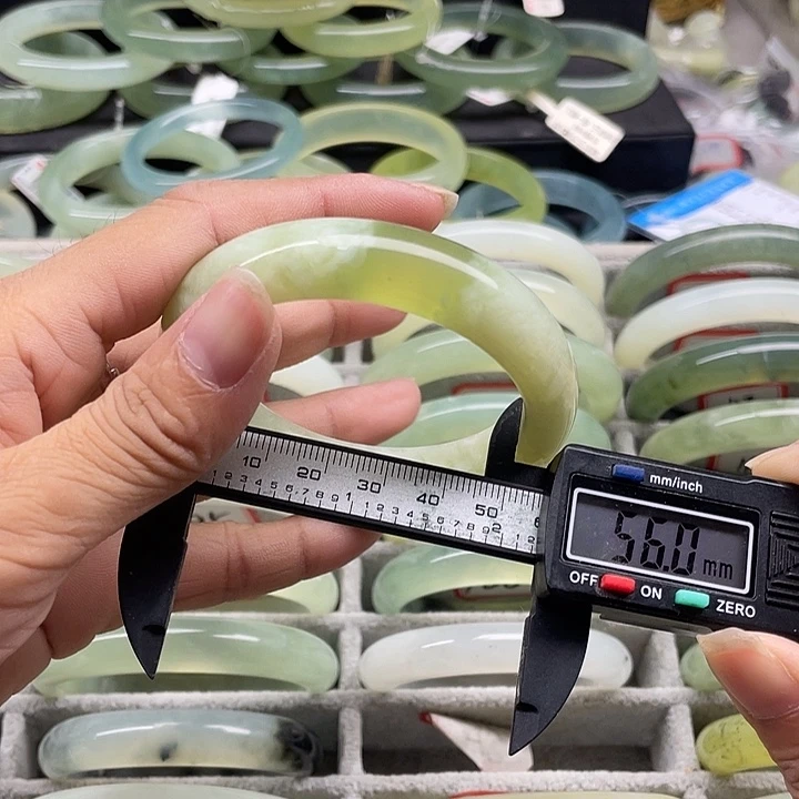 蛇纹石玉未镶嵌手镯108