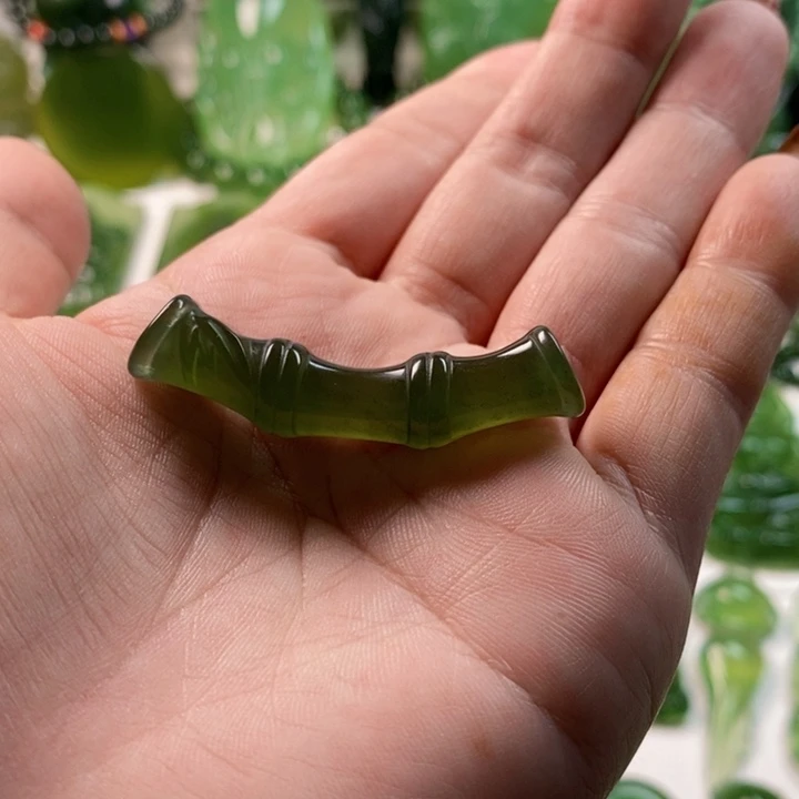 未镶嵌蛇纹石玉颈饰