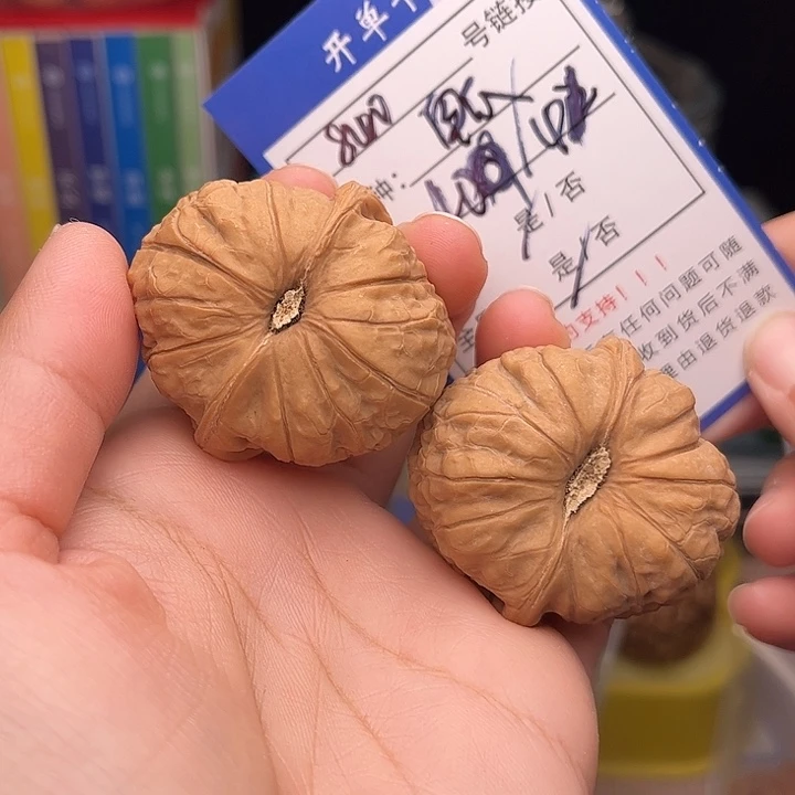 文玩核桃手捻核桃