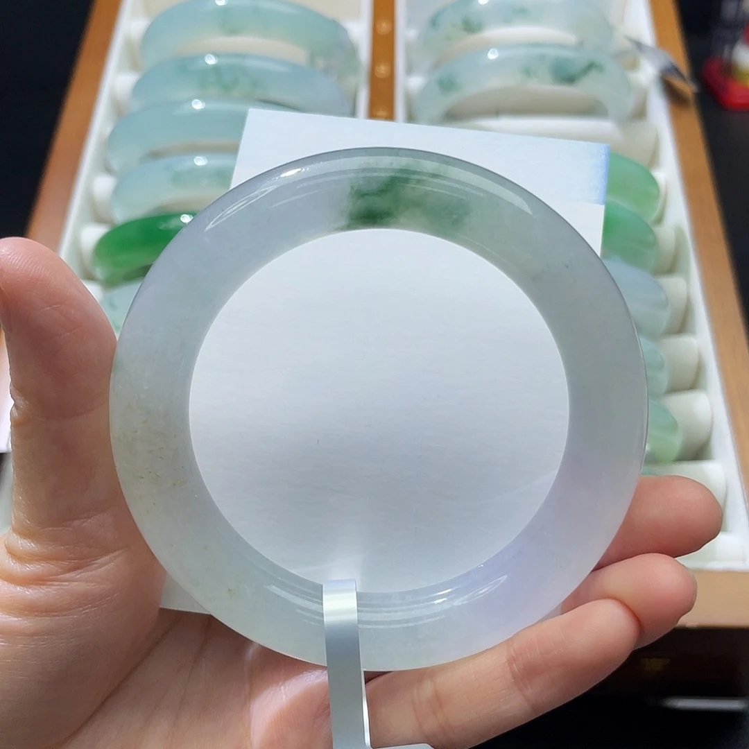 翡翠未镶嵌手镯56.9冰绿花