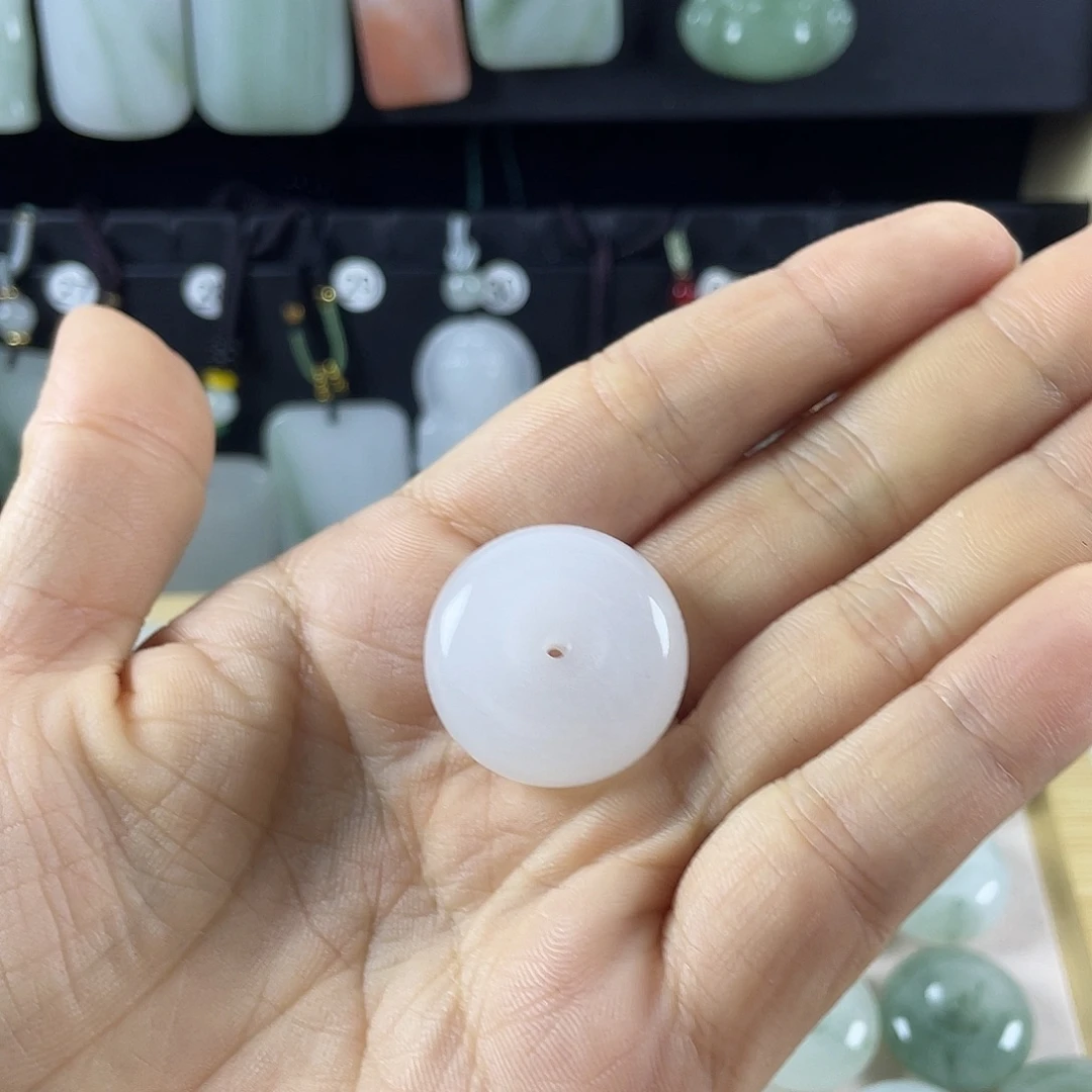 颈饰未镶嵌石英岩玉