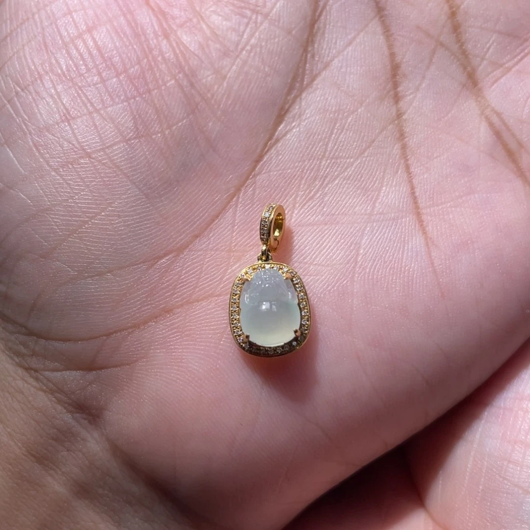 颈饰18K金镶嵌翡翠