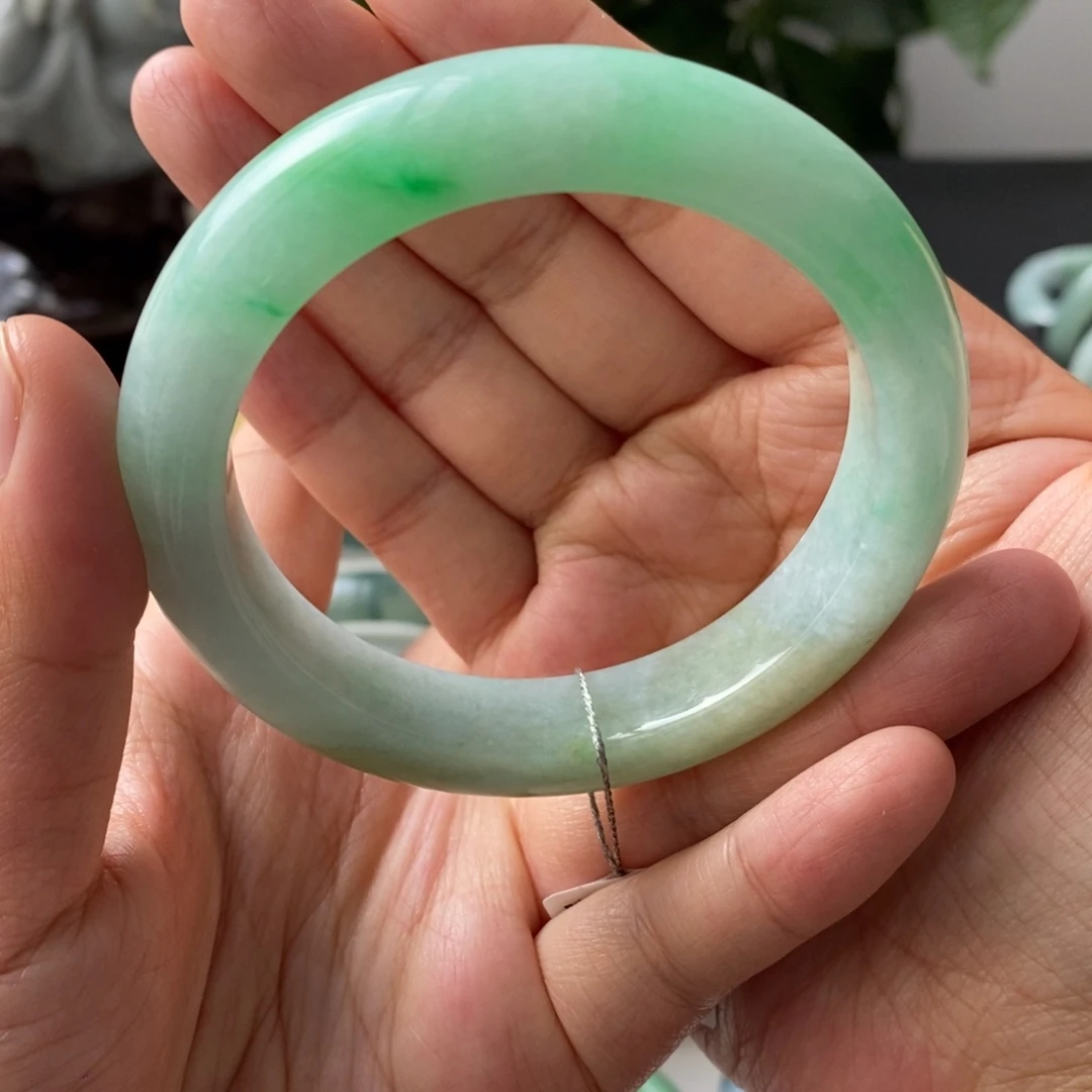 翡翠手镯未镶嵌天然
