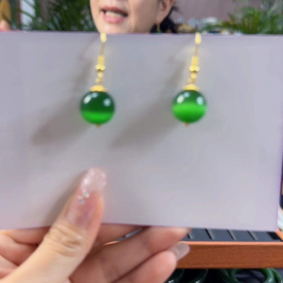 石英质玉合金耳饰