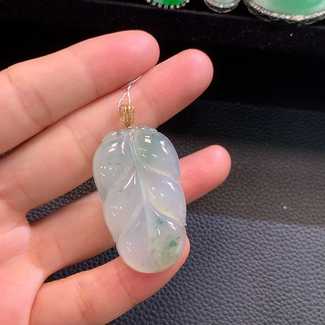 颈饰18K金镶嵌翡翠树叶