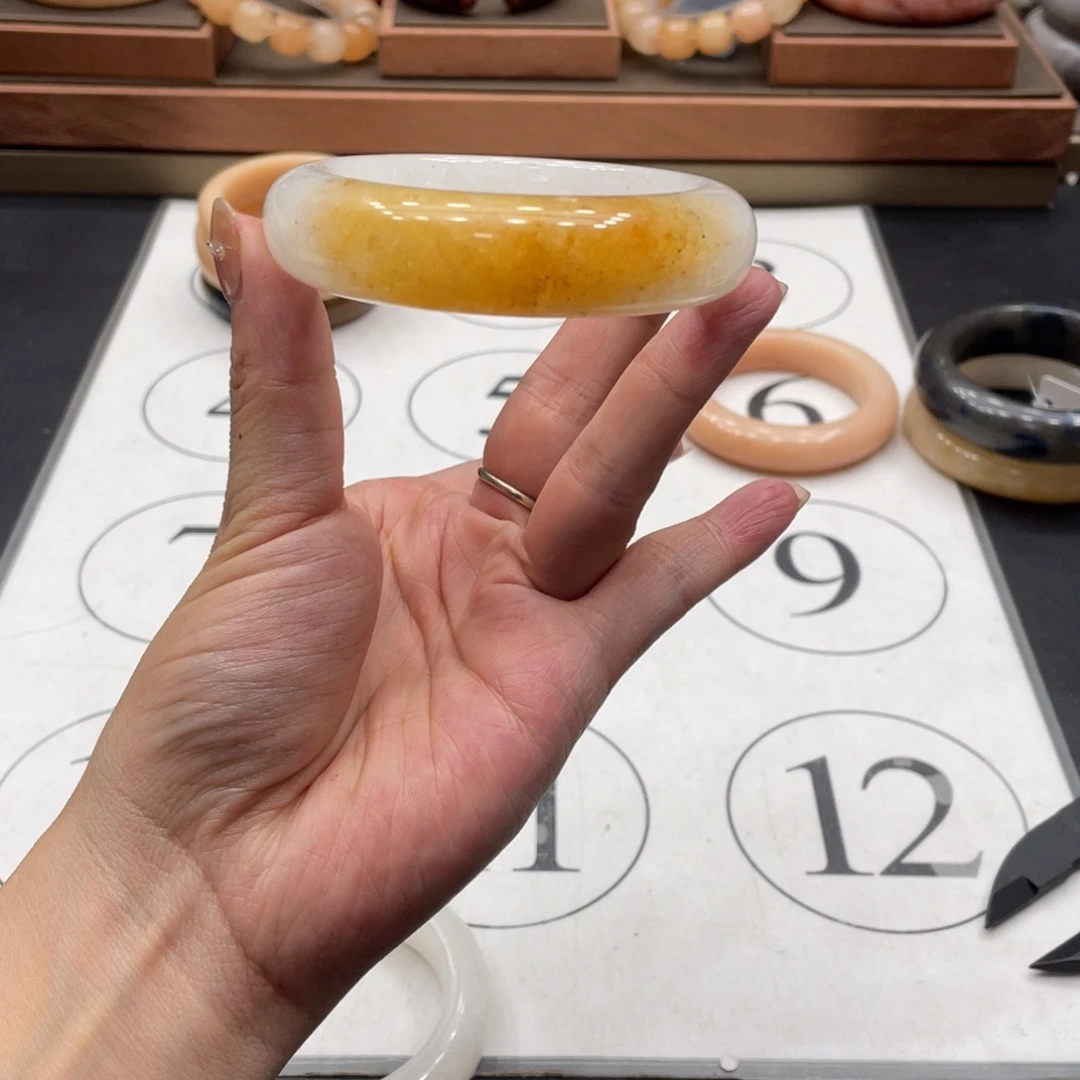 旺***包石英质玉手链未镶嵌