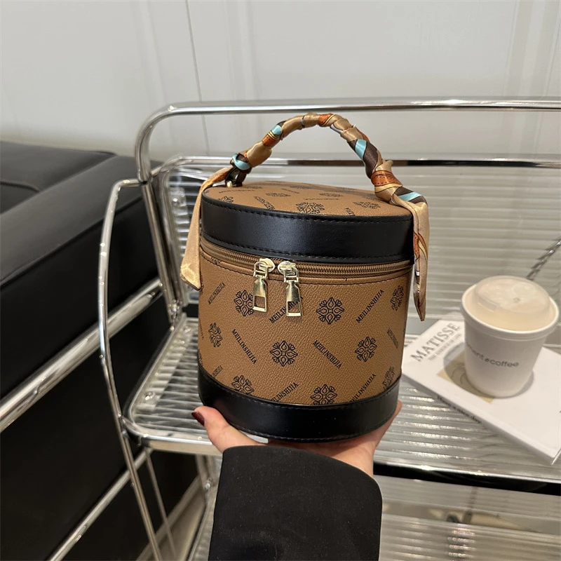 2025新款盒子包丝巾高级感时尚印花字母百搭单肩斜挎包小方包PU中