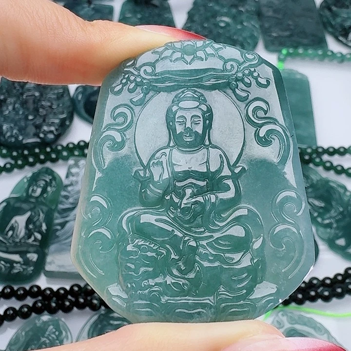 翡翠未镶嵌颈饰多样性发其一
