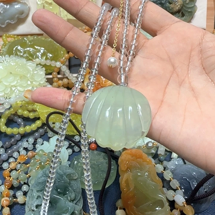 合金蛇纹石玉吊坠