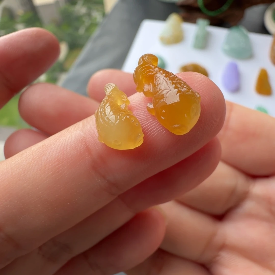 定制翡翠未镶嵌冰种黄翡锦鲤