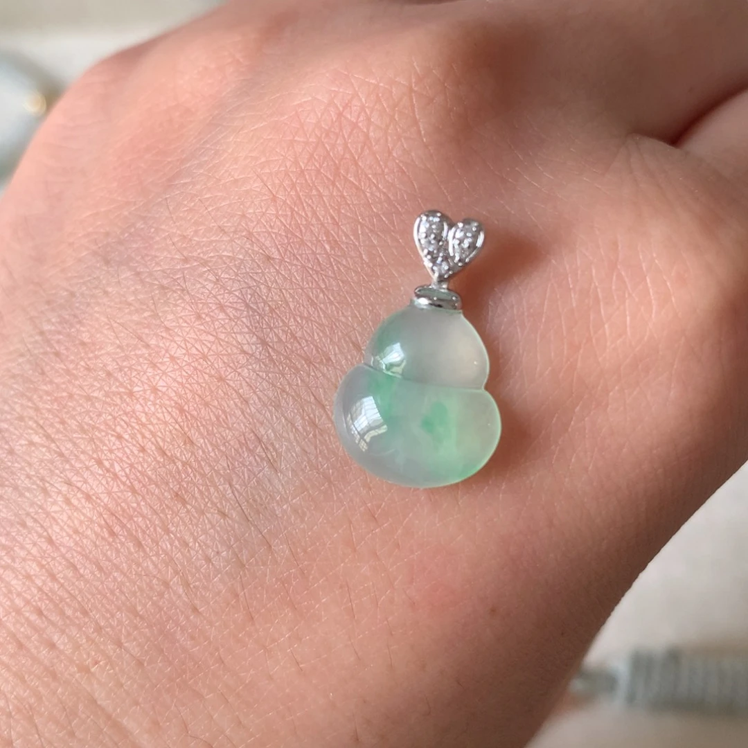 翡翠18K金镶嵌颈饰13