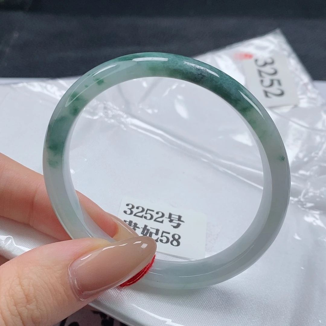 【闪购商品】翡翠手镯（贵妃镯）未镶嵌334号