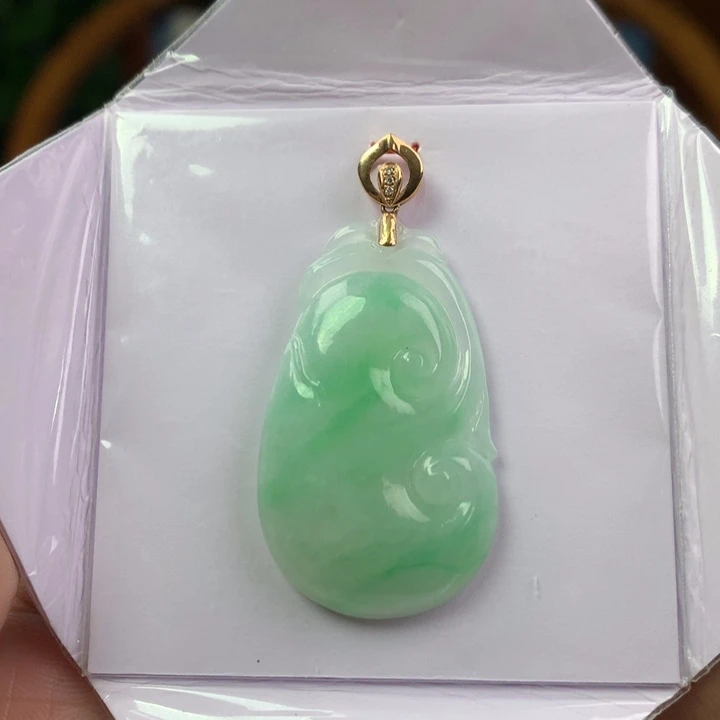 颈饰18K金镶嵌翡翠