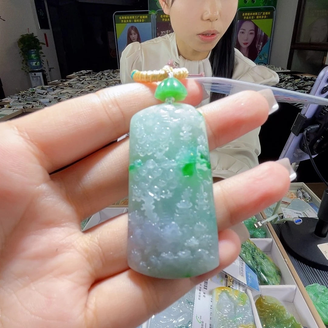颈饰未镶嵌翡翠一个