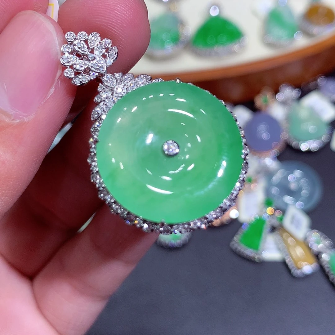 翡翠吊坠(不含链)18K金镶嵌