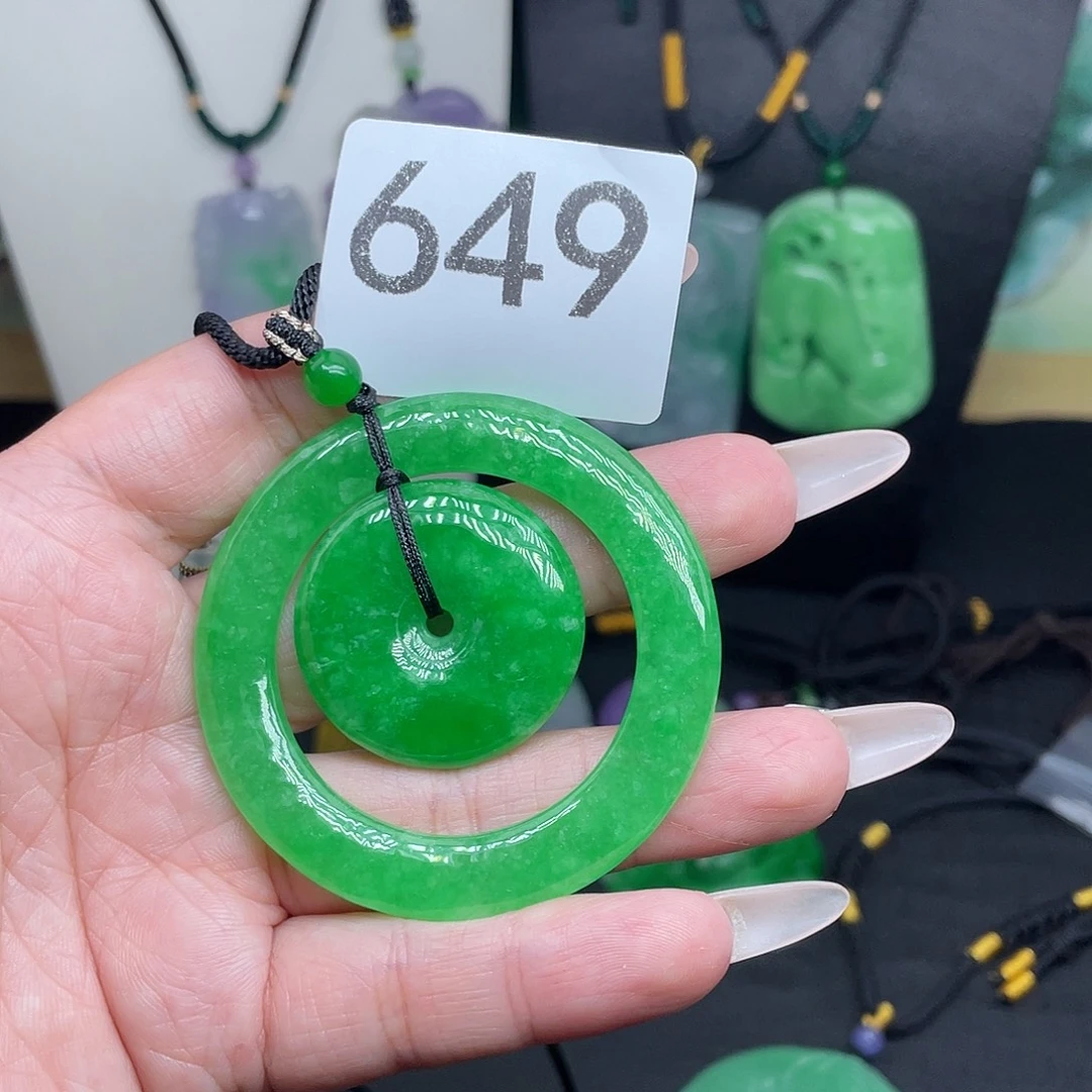 吊坠(赠链)未镶嵌翡翠