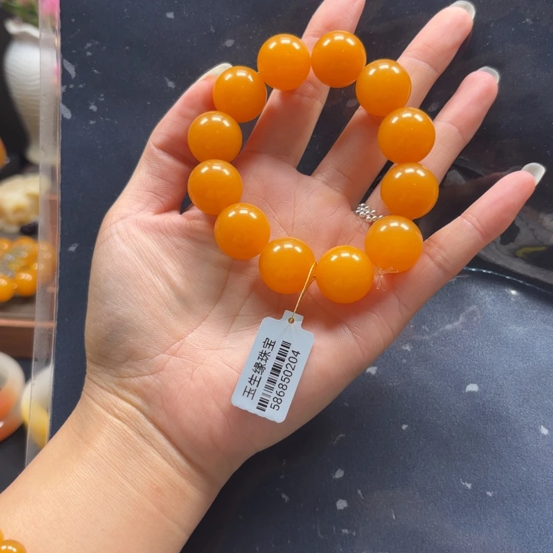 齐***芳未镶嵌石英质玉（黄龙玉）手链