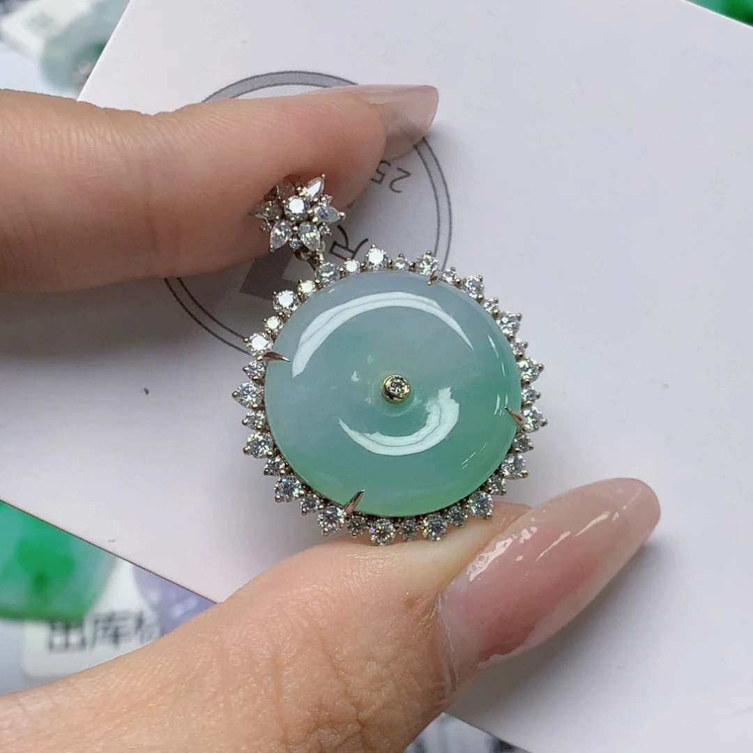 颈饰18K金镶嵌翡翠