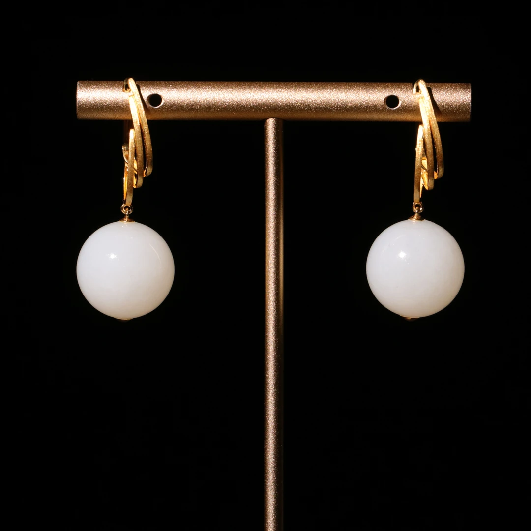 【泓贝珠宝-L893】18k金镶嵌和田玉白玉老料设计款圆珠耳扣