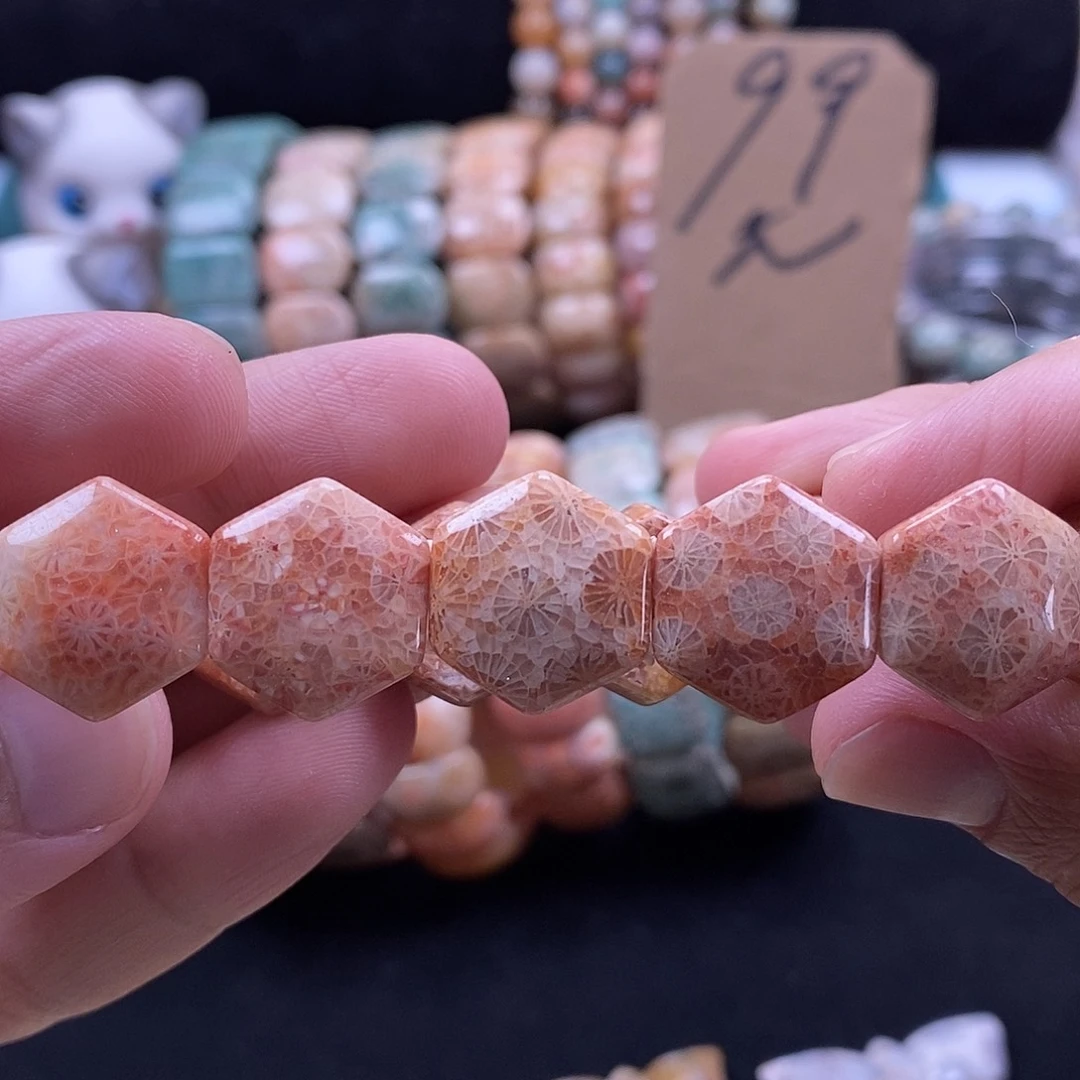 未镶嵌手牌硅化珊瑚（珊瑚玉）24