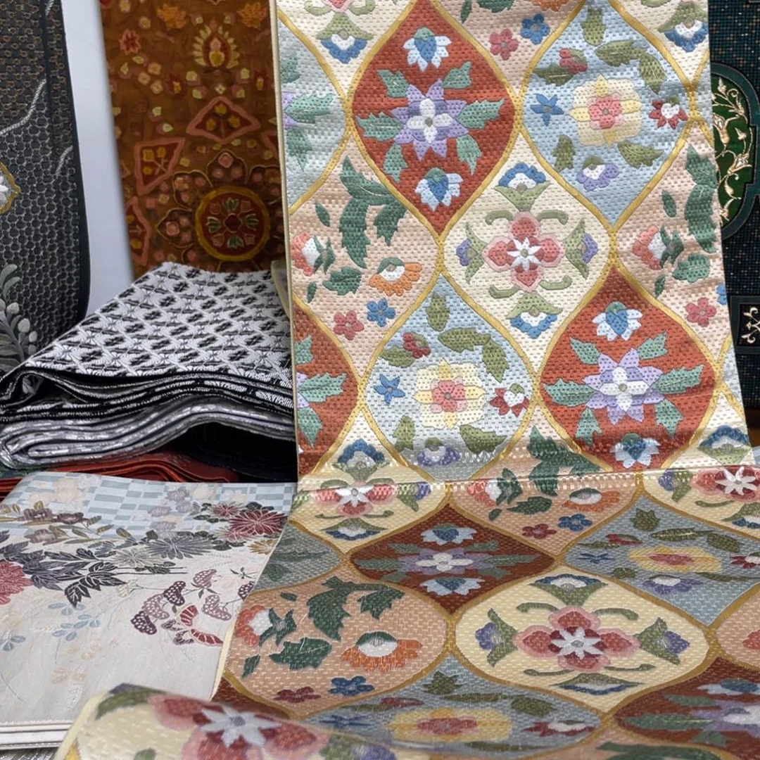 织绣织锦缎，织锦缎